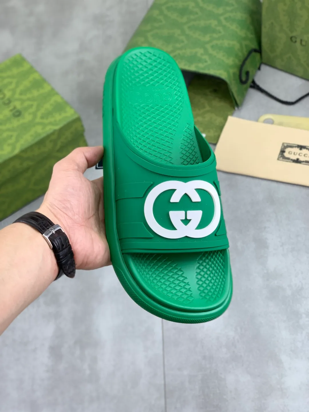 Men's Men's Shoes 💰P300💰[New Style] High Version 🎁🎁🎁 GUCCI New Year of the Snake casual slippers, original official website, perfect workmanship, transmitting a kind of noble luxury, sublimating its definition of luxury in Gucci's high-end extraordinary craftsmanship. Original Gucci double G combination outsole, code number: 35-46, complete package